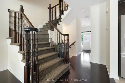 225 Losino Crescent, ON K2V 0E4