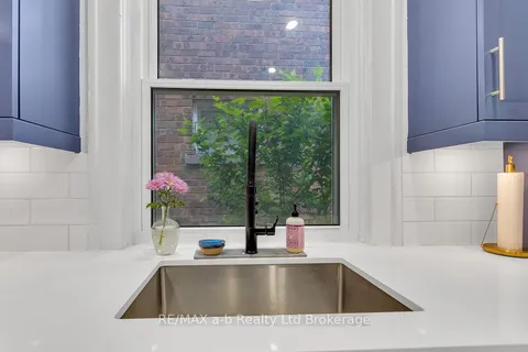 33 Stanley Street, ON N5R 3E7