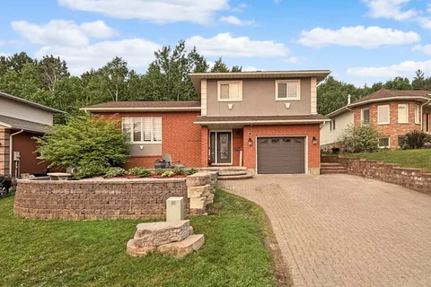 212 Gold Street, ON P3E 6A4