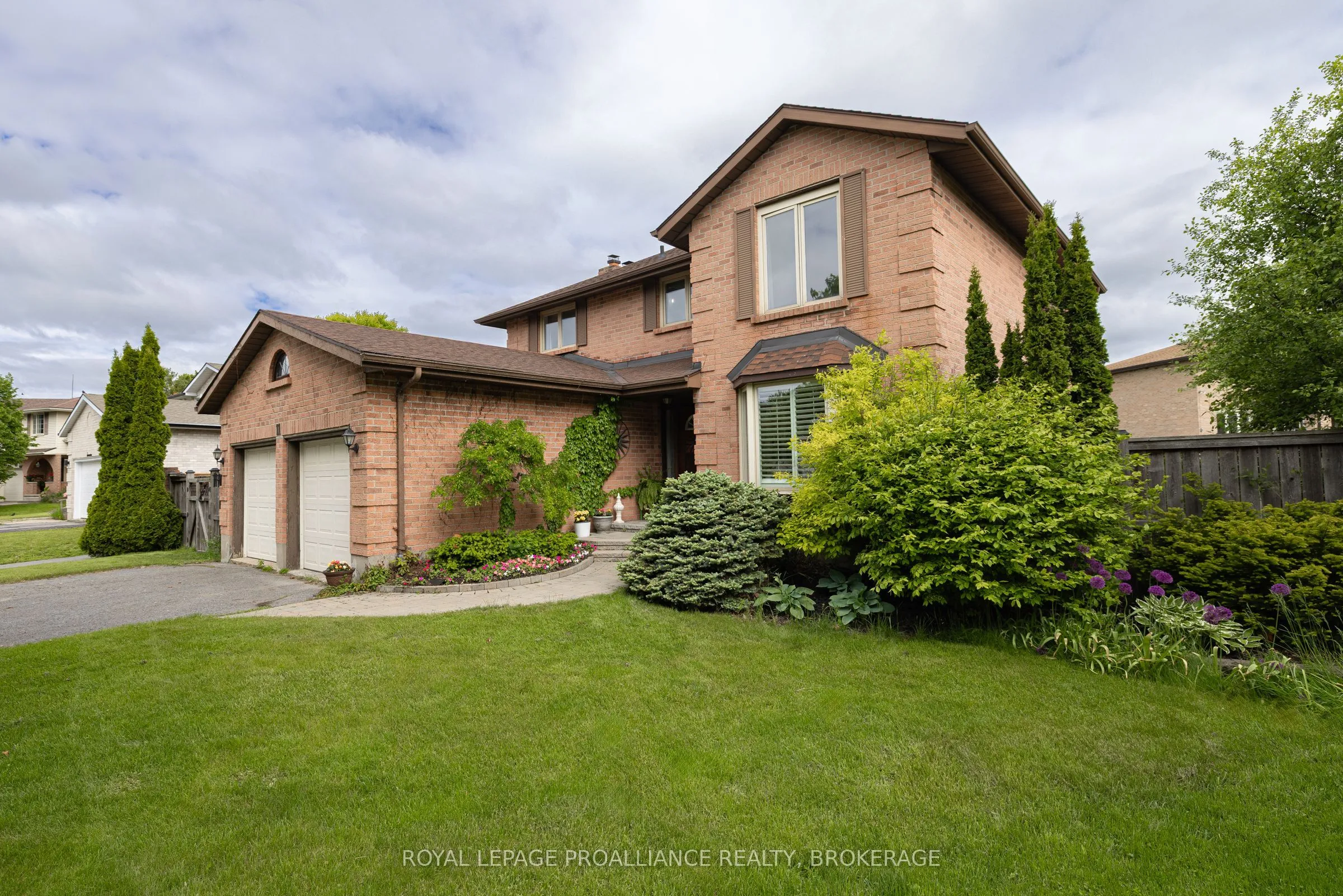 11 Glenwood Court, ON K7M 7G1