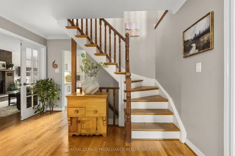11 Glenwood Court, ON K7M 7G1