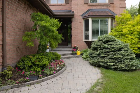 11 Glenwood Court, ON K7M 7G1