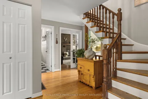 11 Glenwood Court, ON K7M 7G1