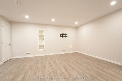 39 PHAIR Crescent, ON N5Z 5B5