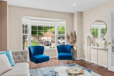 4 Collingwood Crescent, ON K2K 2G6