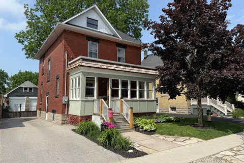 16 Maple Street, ON N5R 1Y9