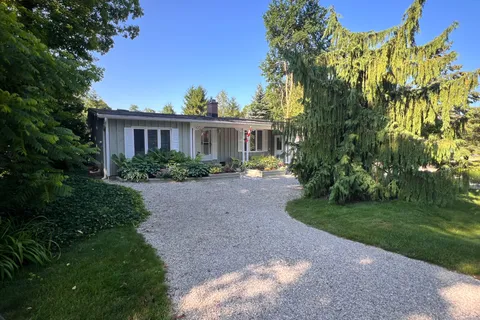 12 Victoria Street, ON N0M 1G0