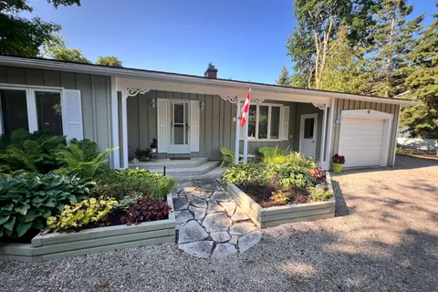 12 Victoria Street, ON N0M 1G0