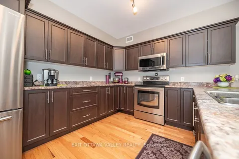 12 Jamieson Crescent, ON K0J 1C0