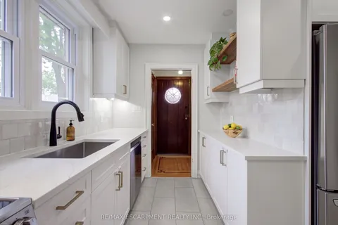 25 Baldwin Avenue, ON N3S 1H6
