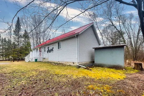 22105 Loyalist Parkway, ON K0K 1L0
