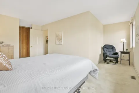 22 Hewitt Way, ON K2L 3S6