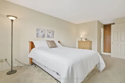 22 Hewitt Way, ON K2L 3S6