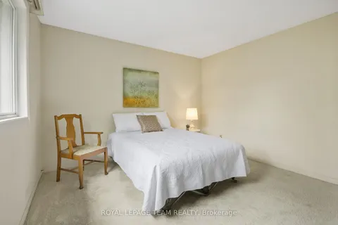 22 Hewitt Way, ON K2L 3S6