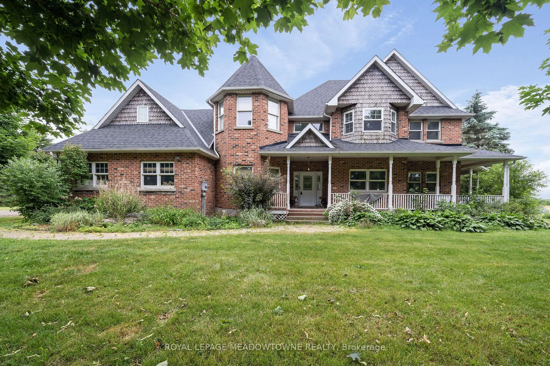 692 5 Concession, ON L9H 5E2