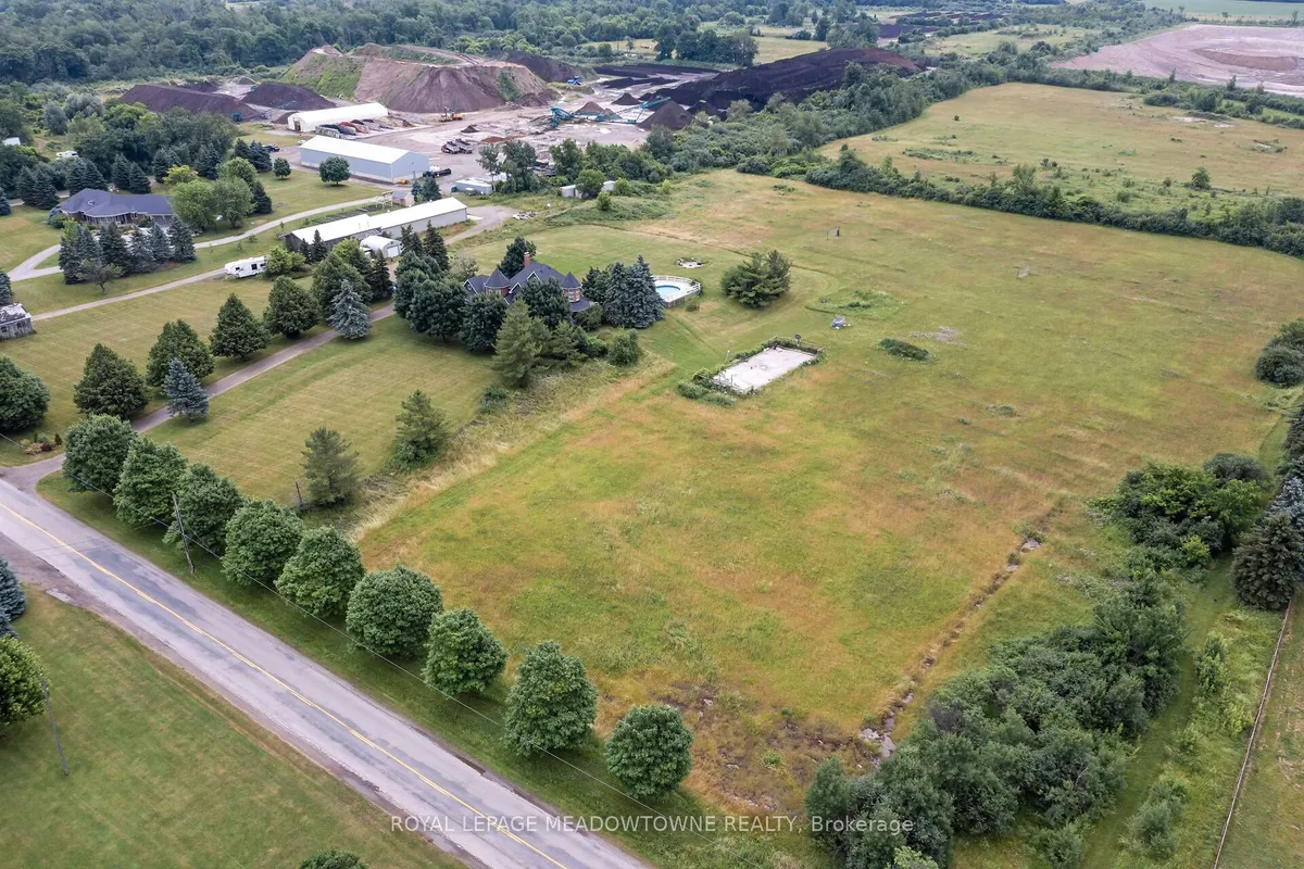 692 5 Concession, ON L9H 5E2