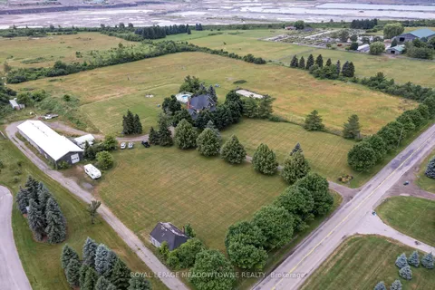 692 5 Concession, ON L9H 5E2
