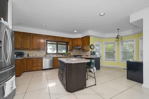 692 5 Concession, ON L9H 5E2