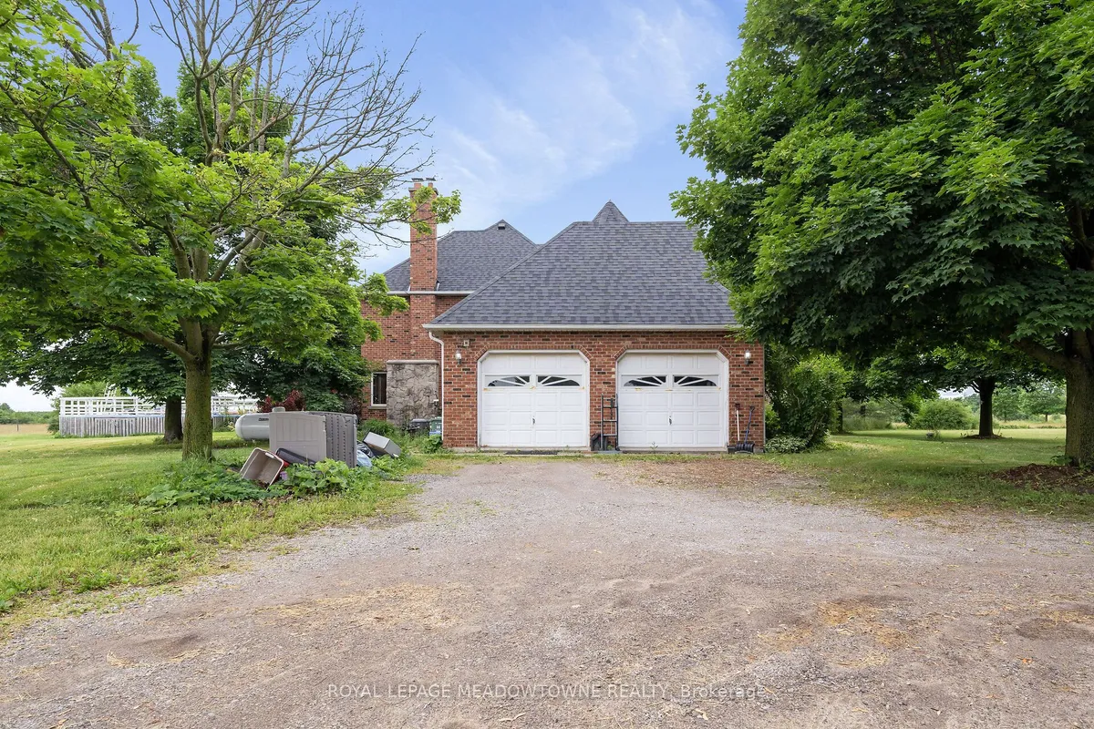 692 5 Concession, ON L9H 5E2