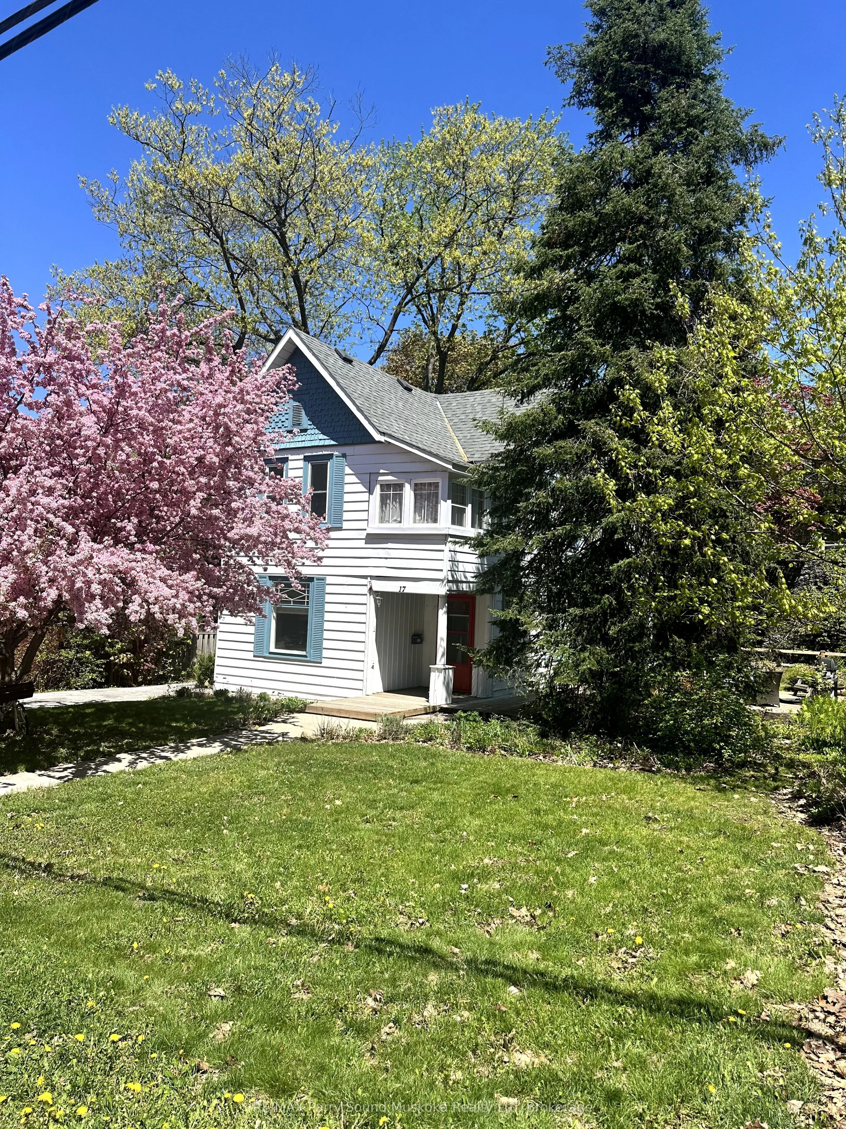 17 Waubeek Street, ON P2A 1B8