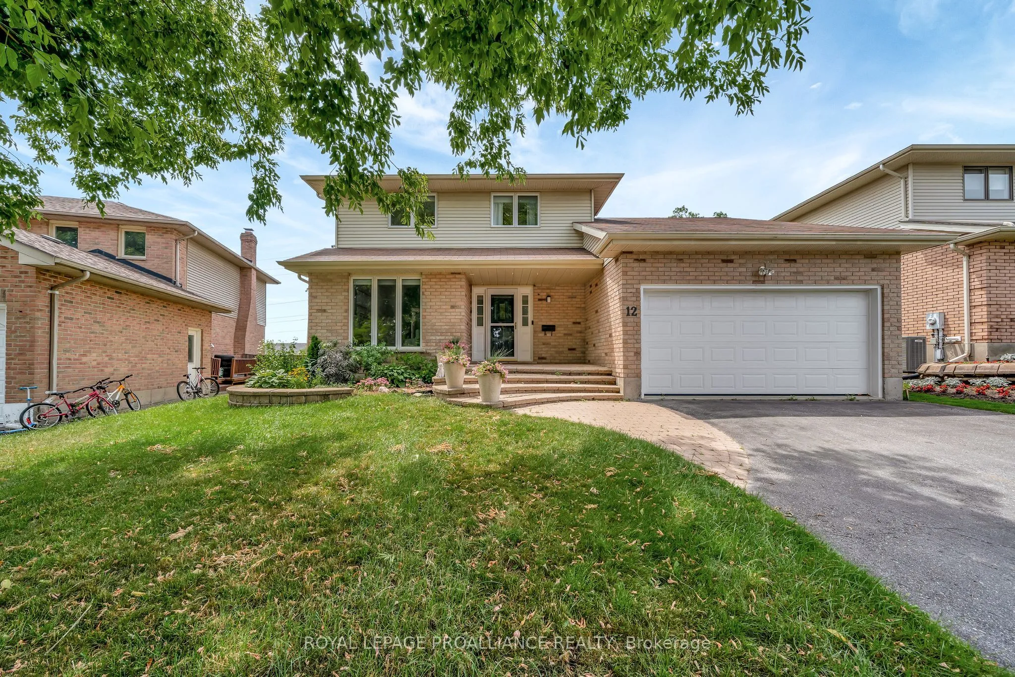 12 Hastings Drive, ON K8V 6L3