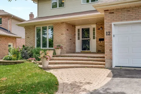 12 Hastings Drive, ON K8V 6L3