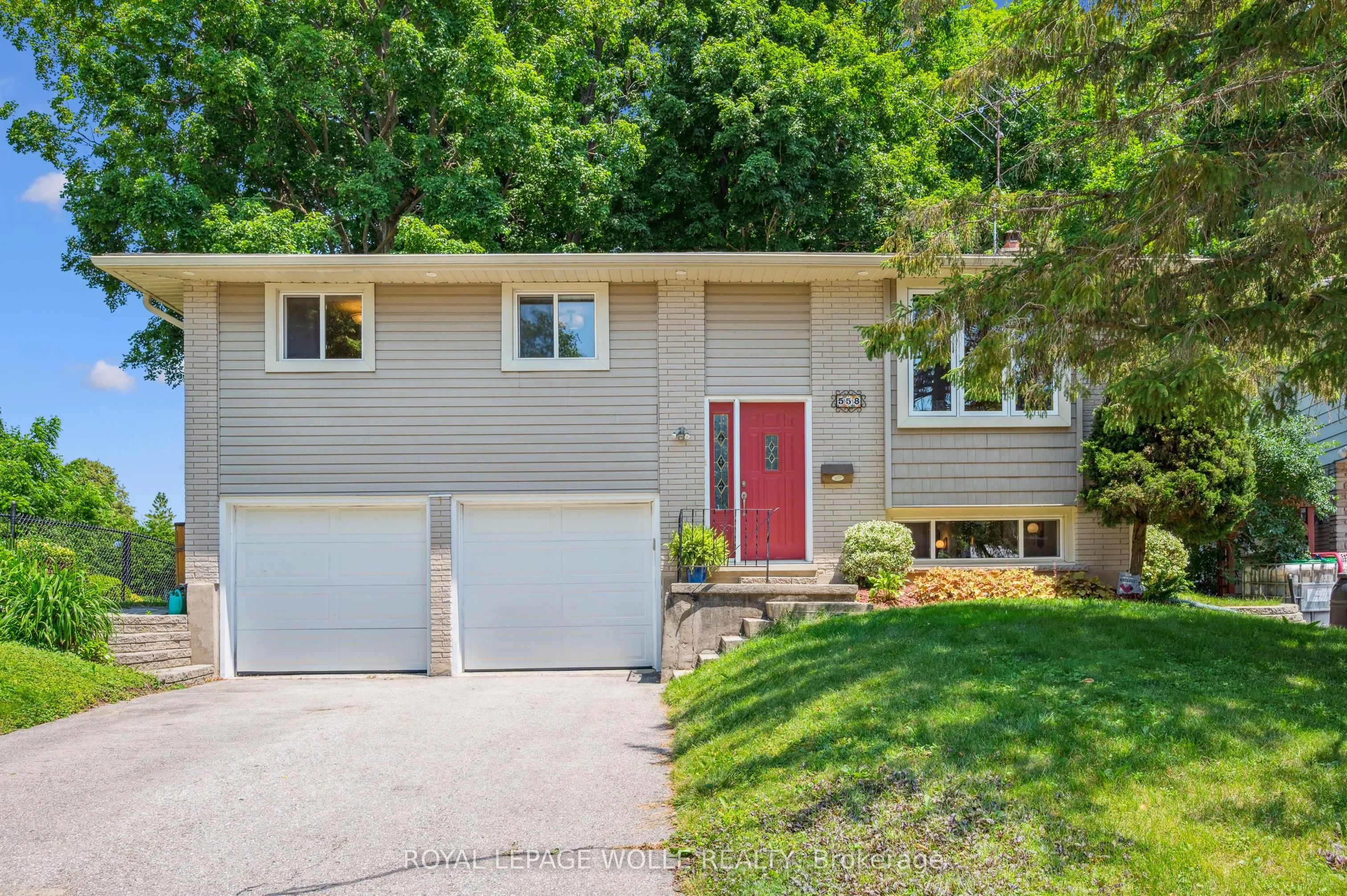 558 Elm Ridge Place, ON N2L 4P7