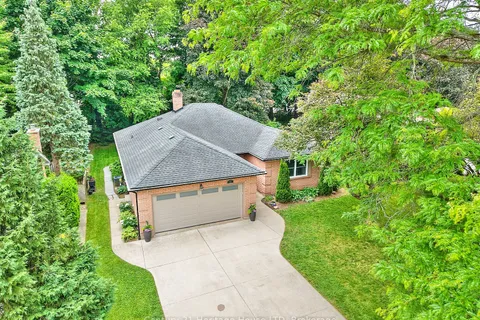 12 Deerpark Crescent, ON L0S 1E1