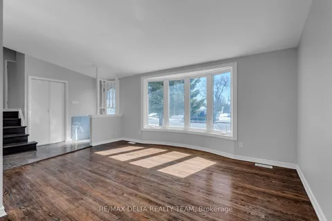 239 TOMPKINS Avenue, ON K1E 1H1