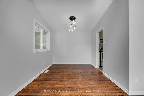 239 TOMPKINS Avenue, ON K1E 1H1