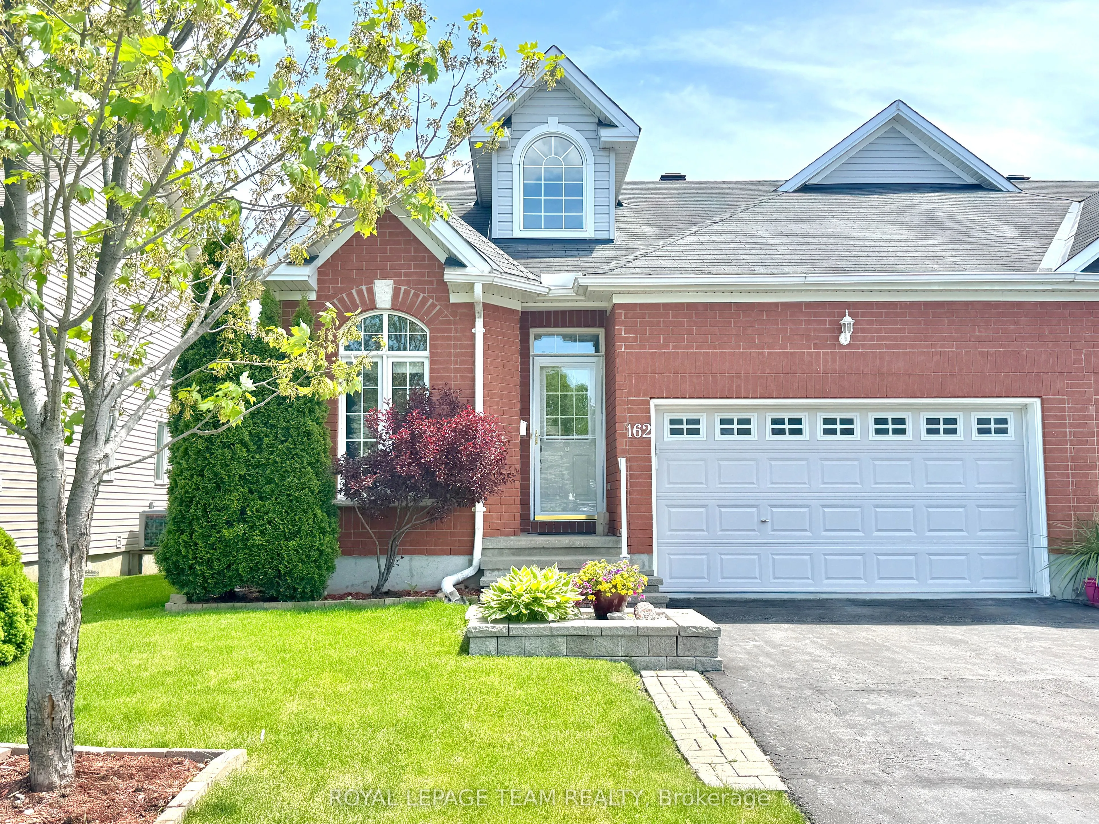 162 Hartsmere Drive, ON K2S 2H4