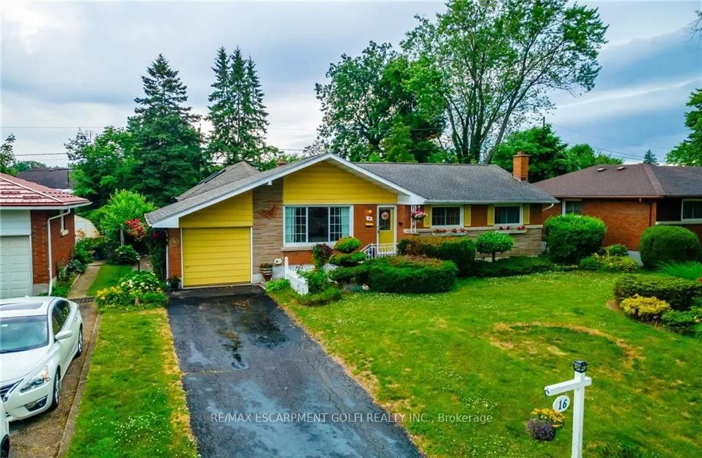 16 Glendale Drive, ON L3C 4Y6