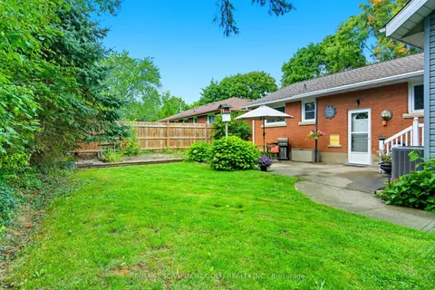 16 Glendale Drive, ON L3C 4Y6