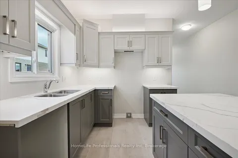 21 Wiley Trail, ON L3C 0K5