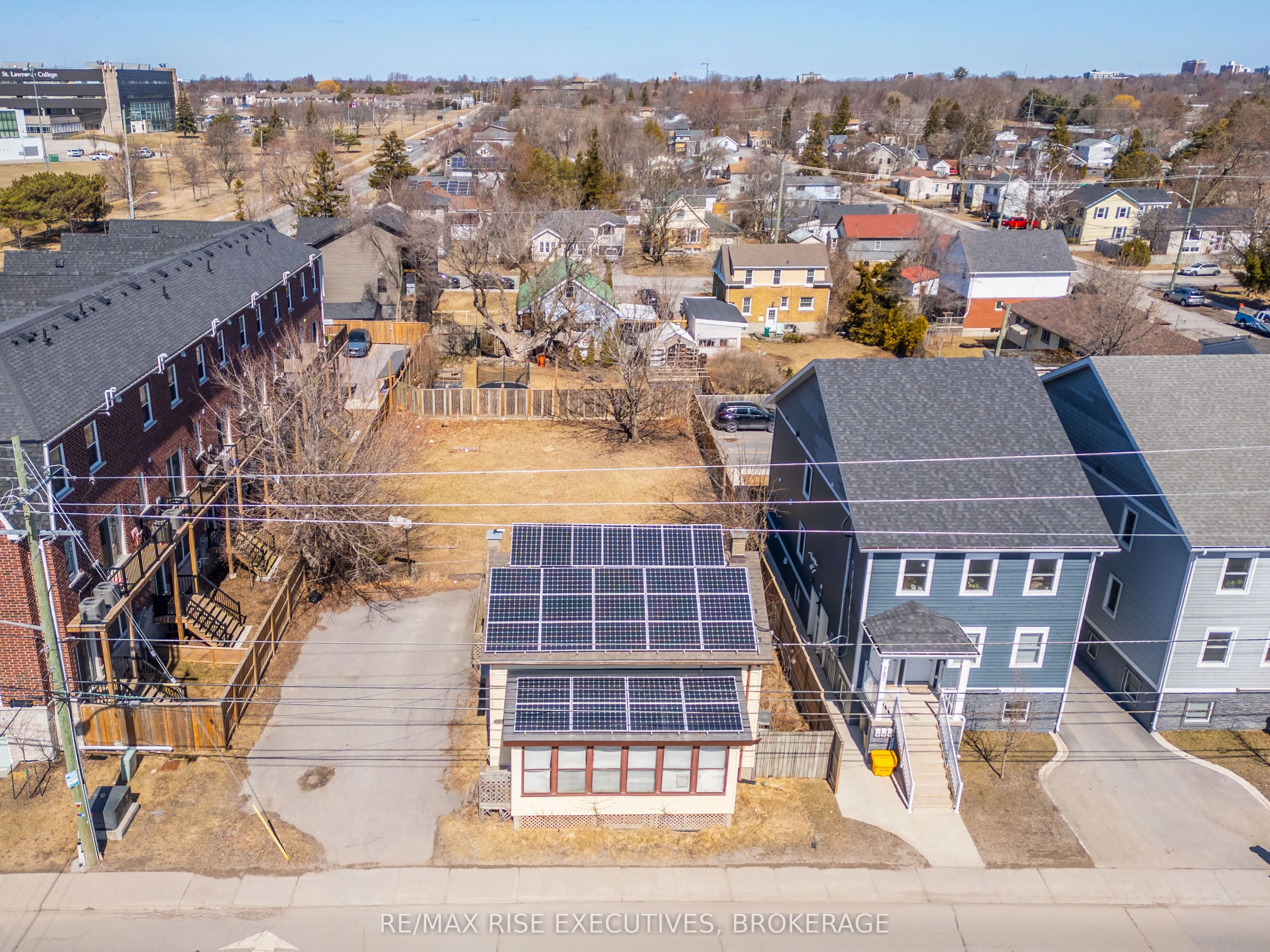 789 King Street, ON K7M 2G5