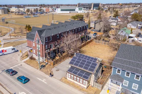 789 King Street, ON K7M 2G5