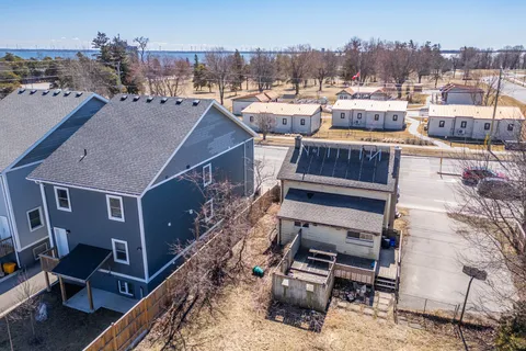 789 King Street, ON K7M 2G5