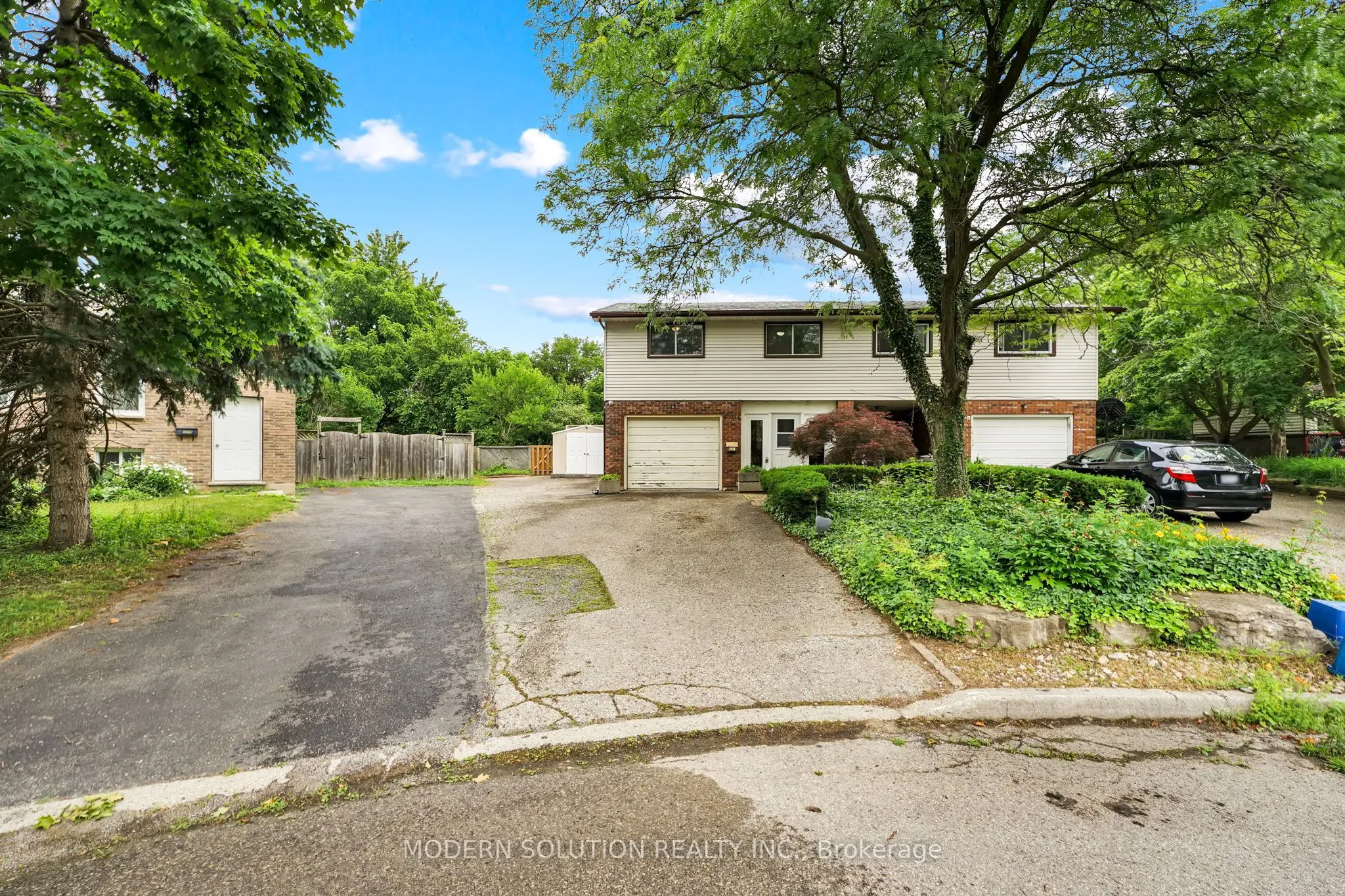 370A Churchill Court, ON N2L 6B4