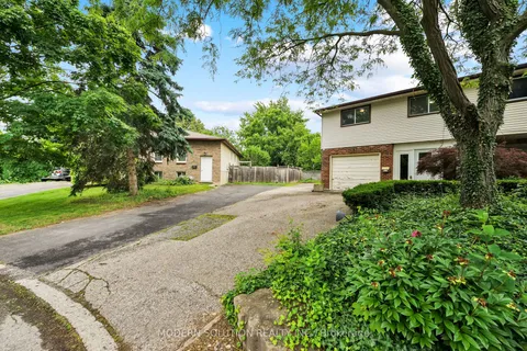 370A Churchill Court, ON N2L 6B4