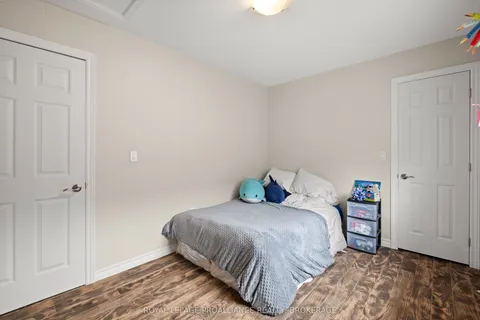 16 Park Crescent, ON K7N 0C2