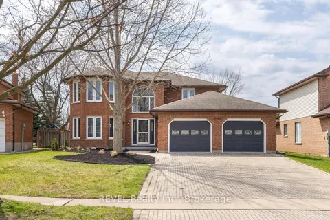 8042 Oakridge Drive Drive, ON L2H 2W1