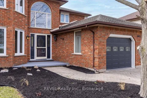 8042 Oakridge Drive Drive, ON L2H 2W1