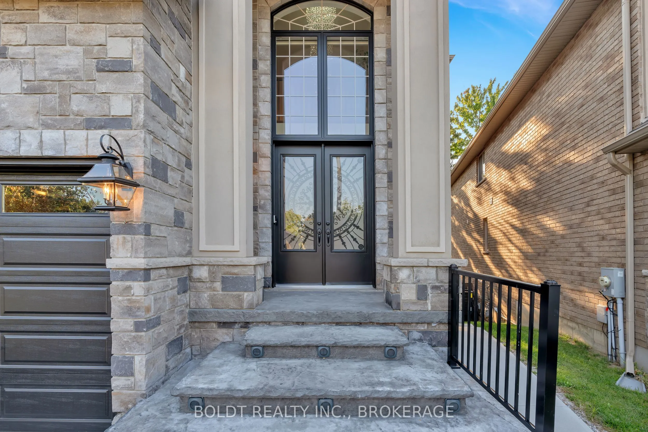 47 Lorupe Court, ON L9G 0C8