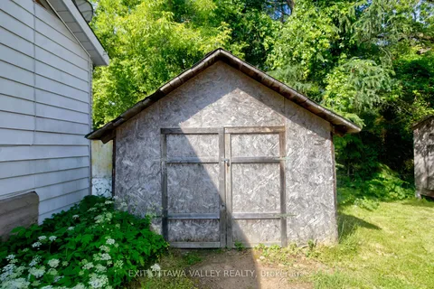 468 Moffat Street, ON K8A 3Y1