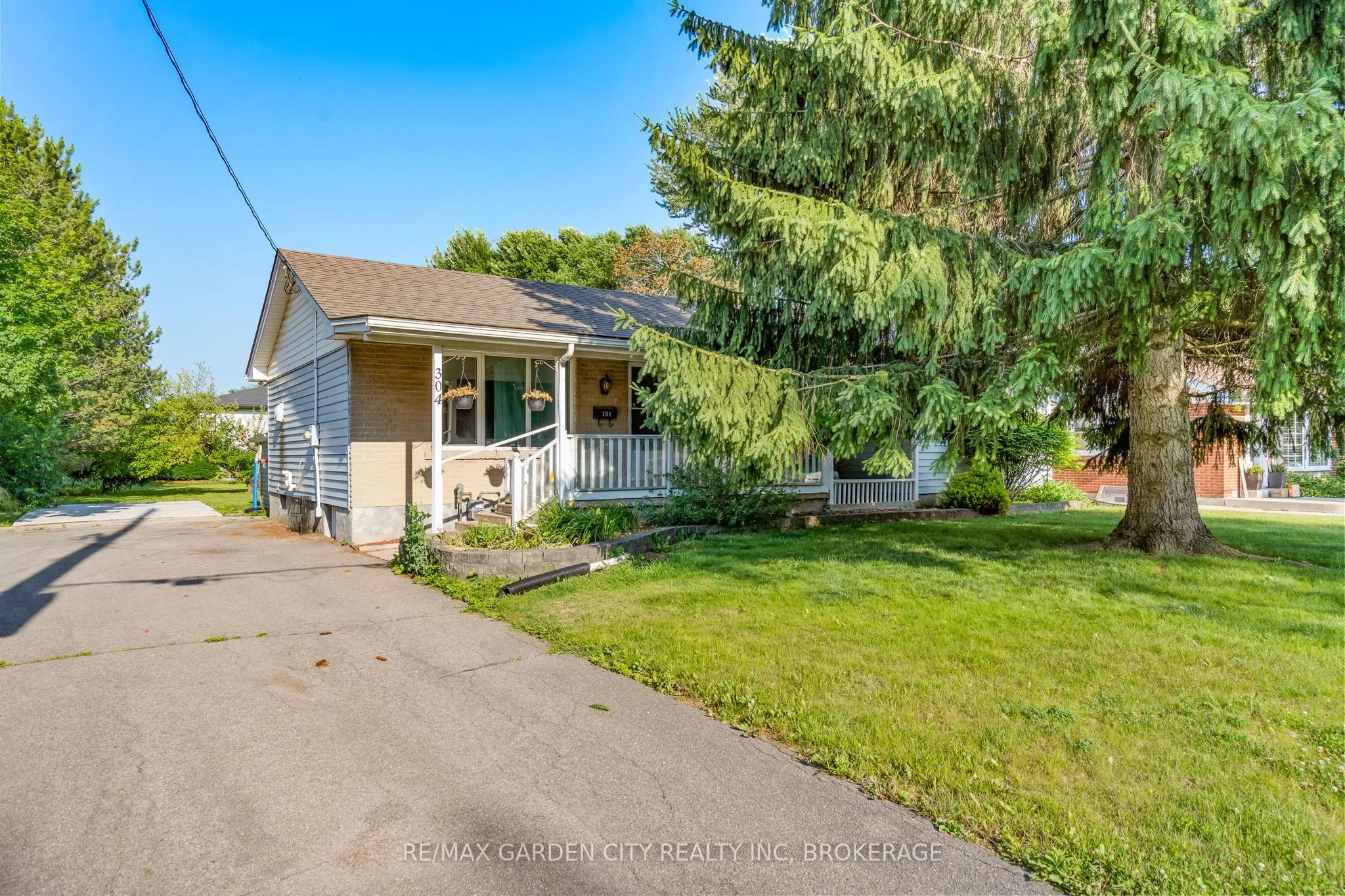 304 FIRST Avenue, ON L3C 1Y8