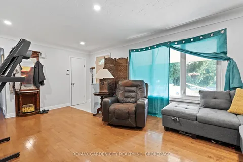 304 FIRST Avenue, ON L3C 1Y8