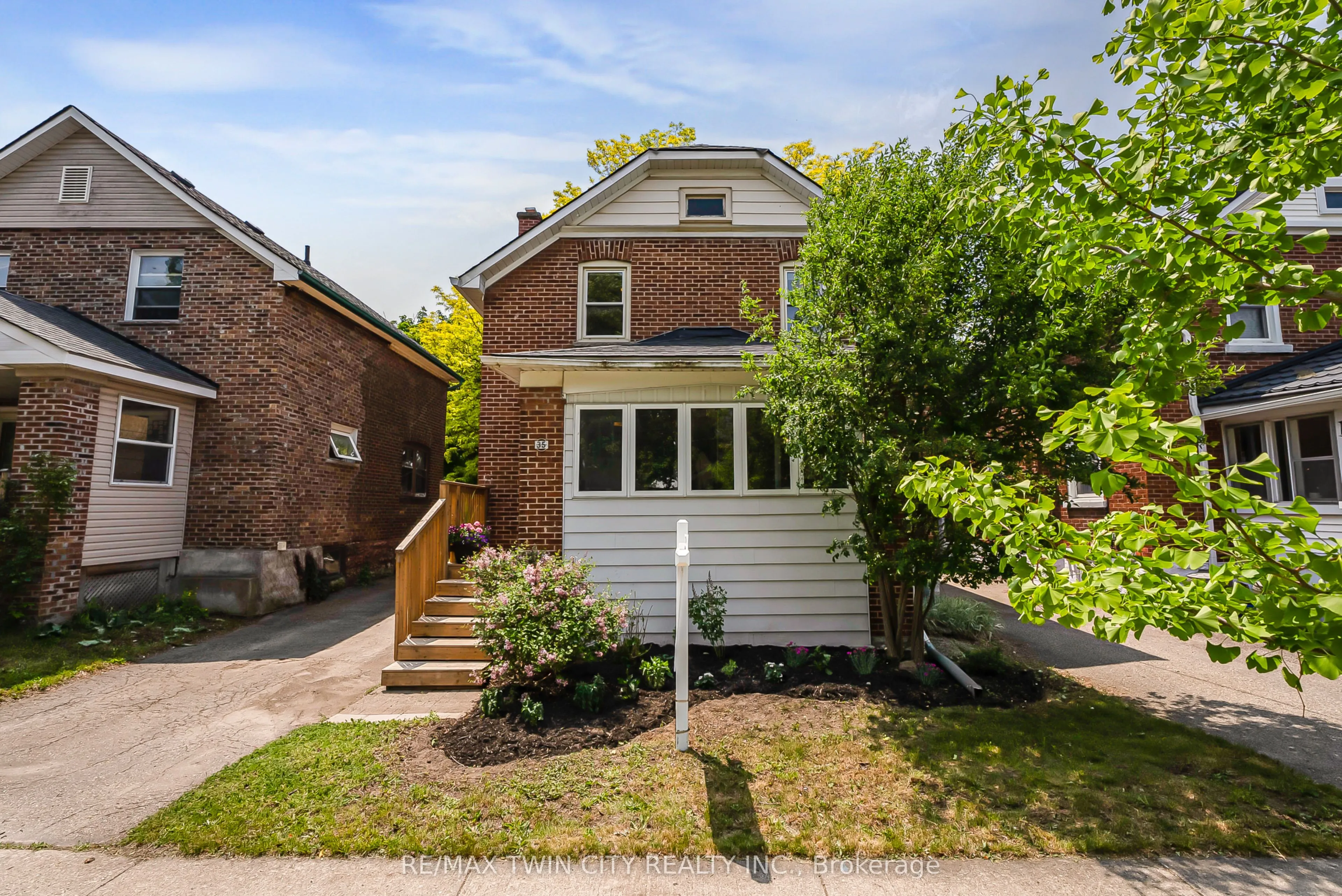 35 Moore Avenue, ON N2J 3E4