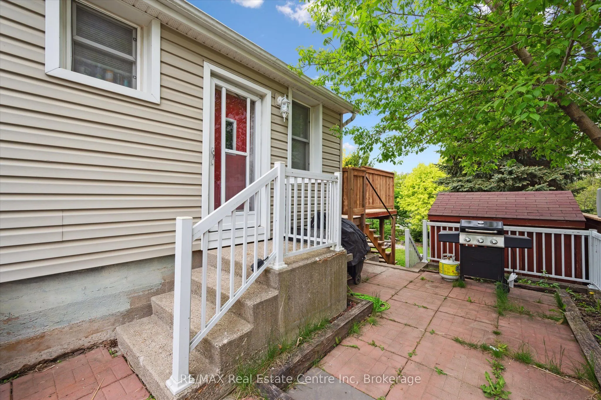 14 Riverside Drive, ON N3B 1R1
