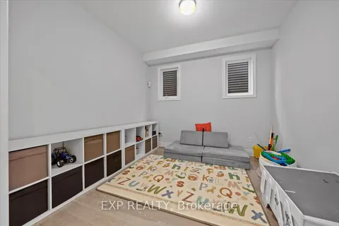 126 Unity Place, ON K2S 2Y8