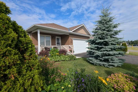 230 Wood Avenue, ON K7A 5G9